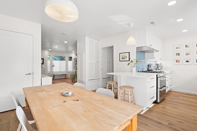 Building Photo - 3850 Bramble Ln