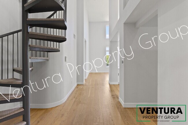 Building Photo - Spacious 2-Bedroom Condo with 2 Full Baths in Oxnards Channel Island