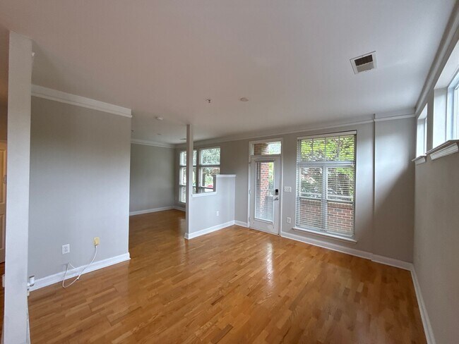 Building Photo - Elizabeth Townhome - T.R. Lawing Realty Property