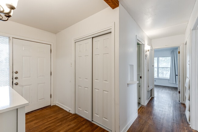 Building Photo - 354 Brettonwood Dr