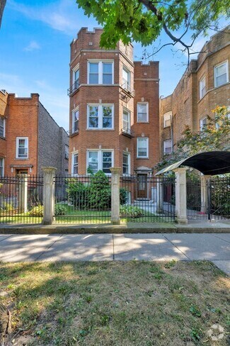 Building Photo - 6311 N Oakley Ave