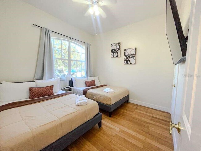 Building Photo - 241 Vista Loop