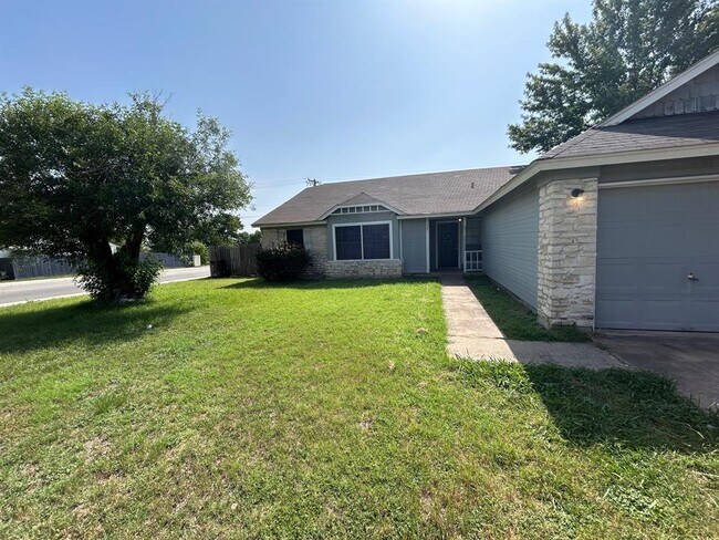 Primary Photo - 521 Greenlawn Blvd