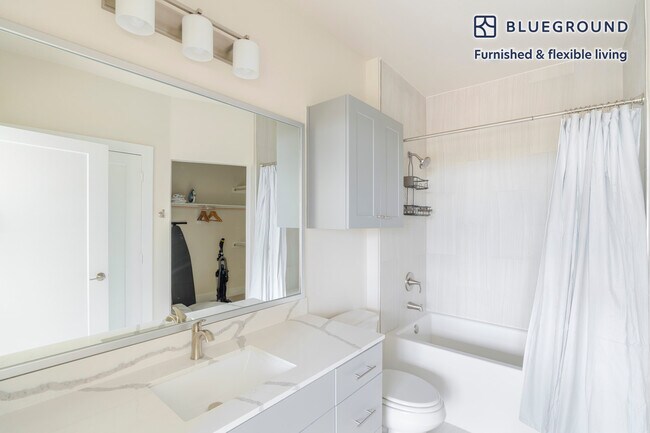 Building Photo - 1501 W Howard Ln