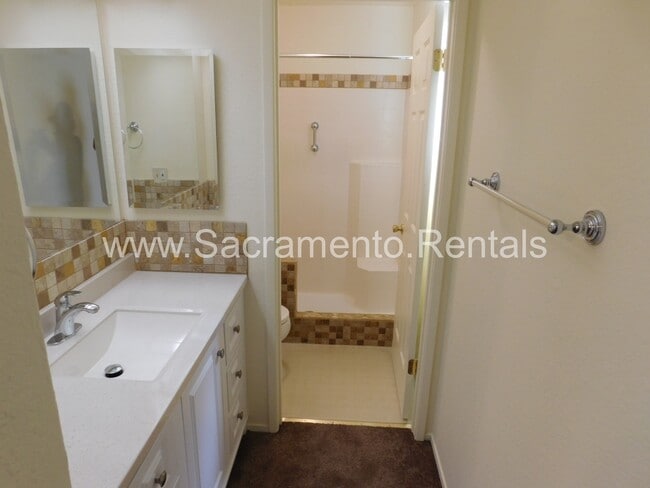 Building Photo - Great 3bd/2ba Home with 2 Car Garage!