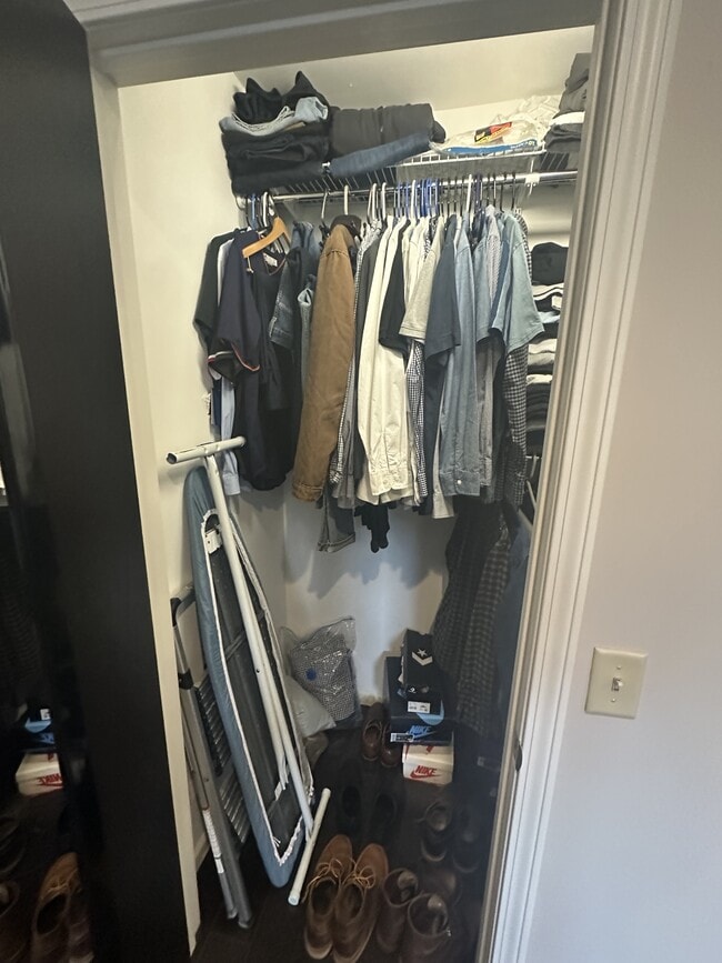 Building Photo - 1912 Dupont Ave S