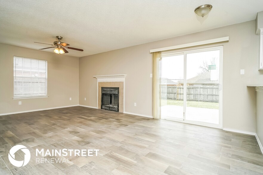 Building Photo - 6615 W Lynn Creek Dr