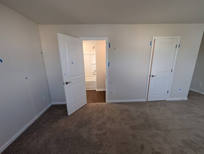 Building Photo - 985 Tess St