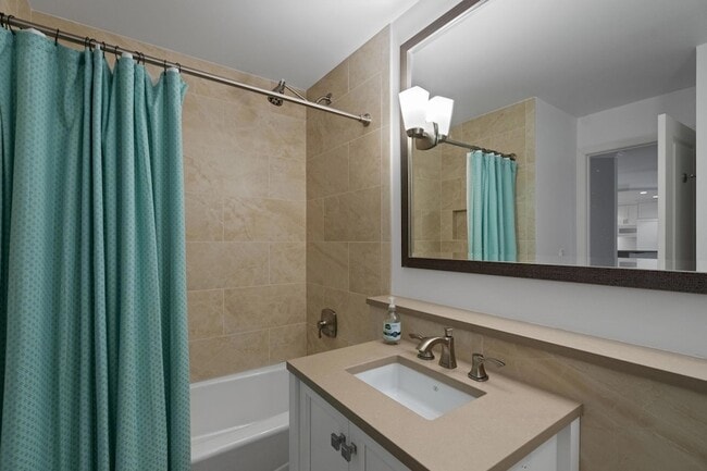 Building Photo - 2885 Knox Ave S