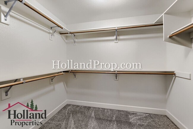 Building Photo - Beautiful 3-Bedroom Home with Fireplace, Modern Kitchen & Private Backyard in Hillsboro
