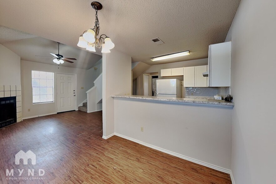 Building Photo - 2214 Creekside Ln