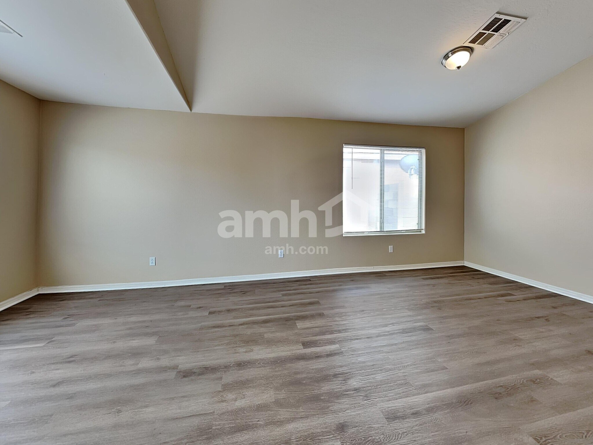 Building Photo - 45611 W Tulip Ln
