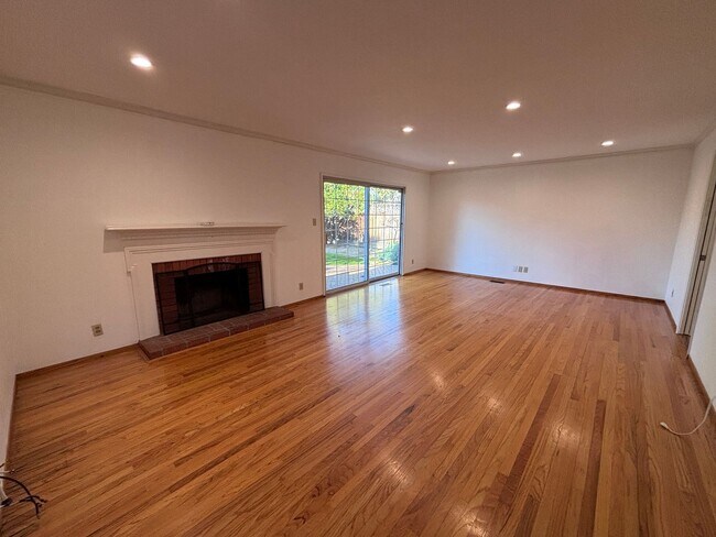 Building Photo - CAMBRIAN - Beautifully maintained home with hardwood floors and central A/C.