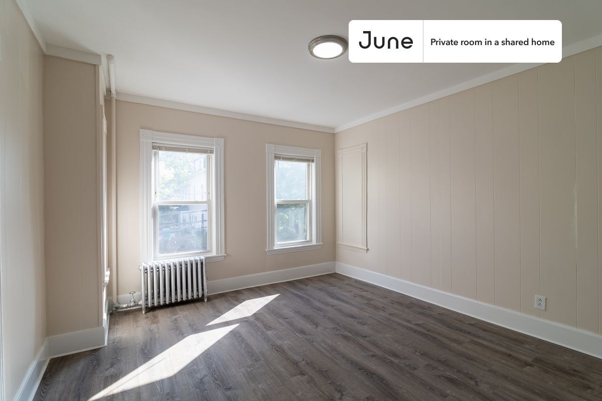 Building Photo - Room in Shared 7 bed/2 bath home