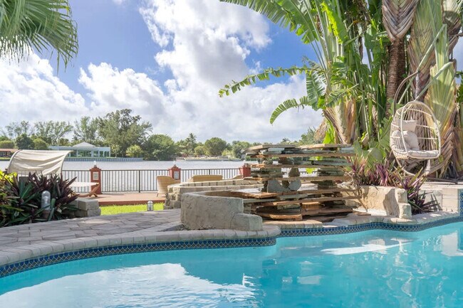 Building Photo - 19720 NE 26th Ave