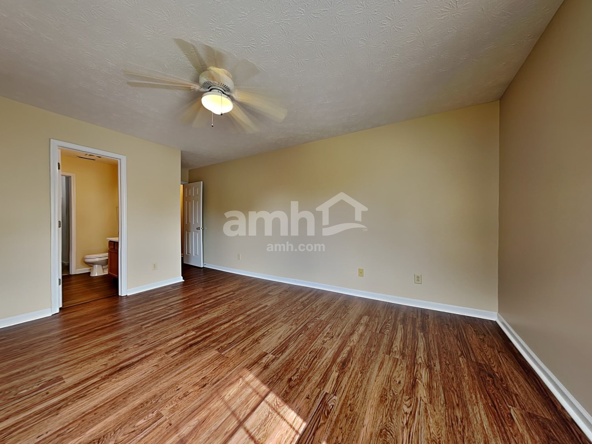 Building Photo - 8749 Trumpeter Dr