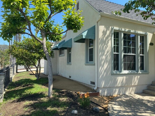 Building Photo - Spacious 2 Bedroom 1 Bath House in Eagle Rock