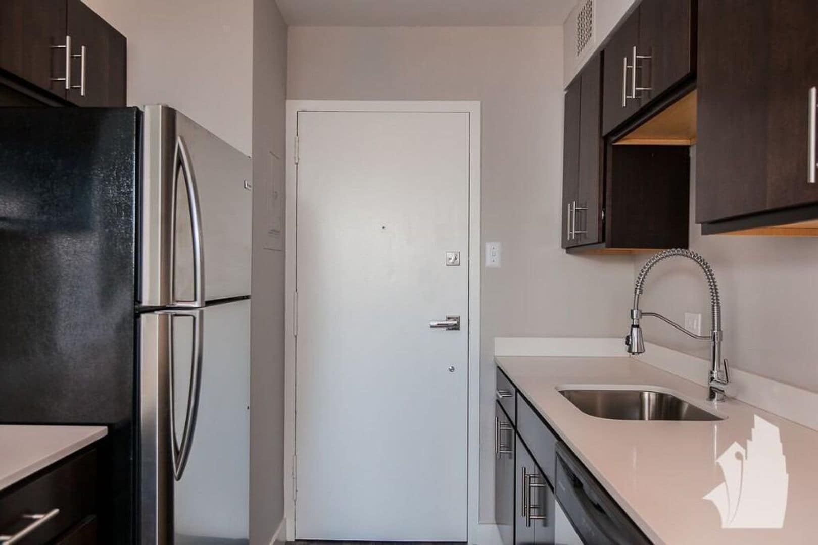 Building Photo - 5601 N Sheridan Rd