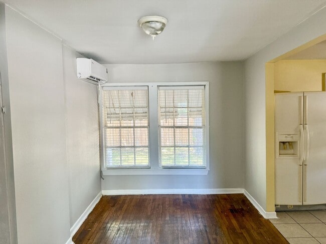 Building Photo - Cute Home Close to the Universities