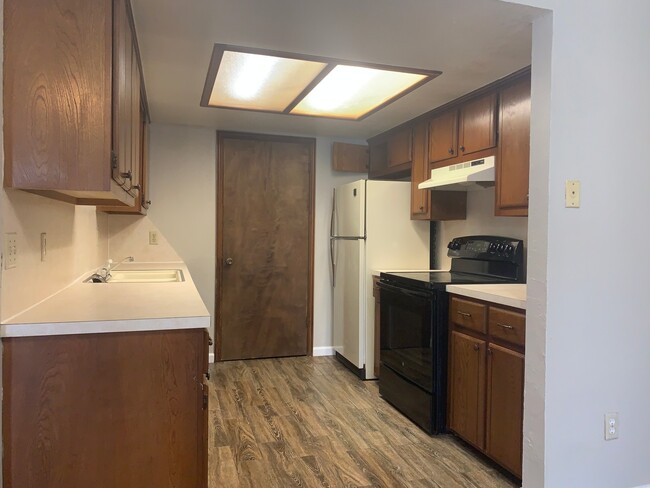 Building Photo - Westside Duplex for Lease near Sooner Mall!!!