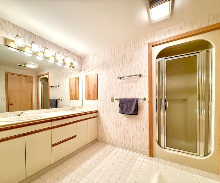 Building Photo - 969 GreenView Ct