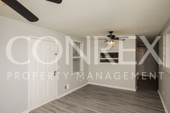 Building Photo - Pretty Columbia Home Available Now