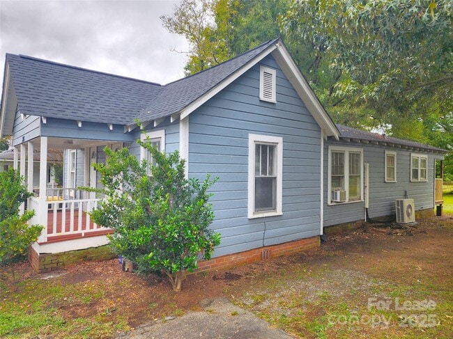 Building Photo - 816 S Ridge Ave