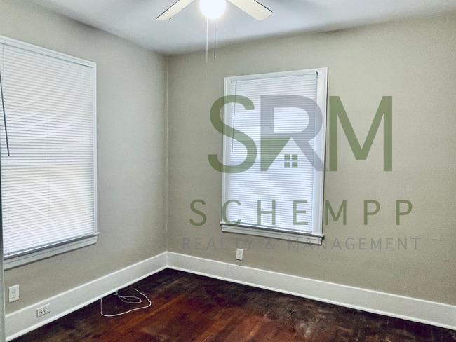 Building Photo - Two Bedroom House with Detached Garage-Section 8 Accepted