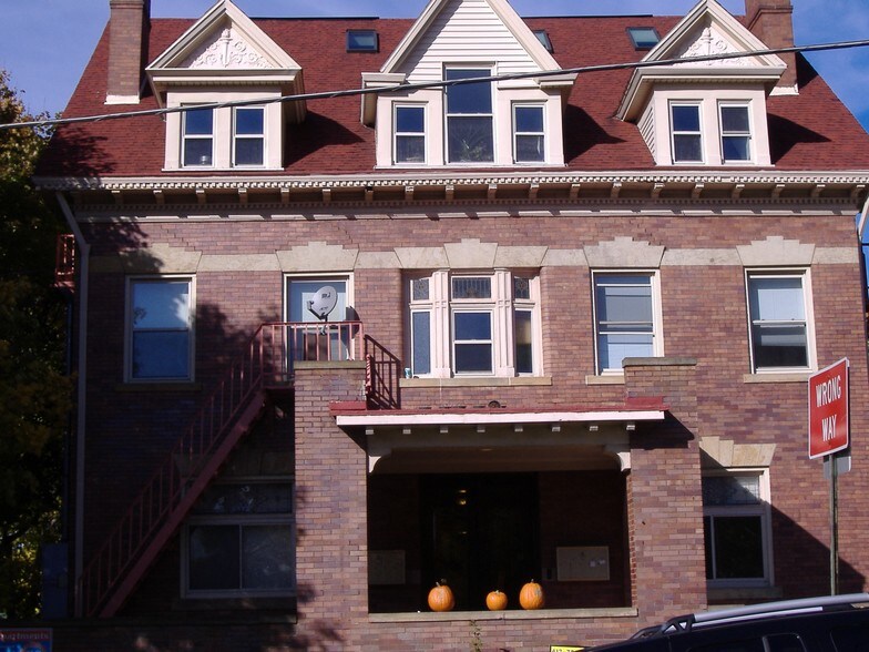 Building Photo - 5819 Bartlett St