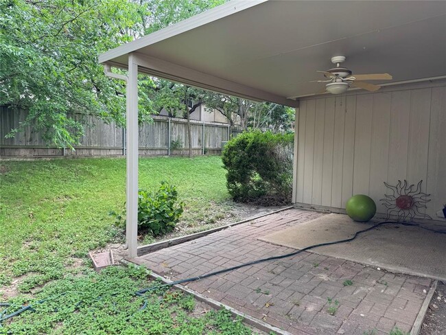 Building Photo - 709 Shade Tree Dr