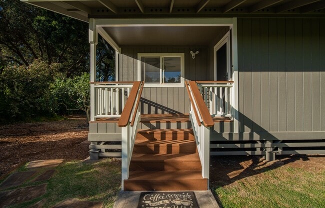 Building Photo - Furnished 3 bd. 2 ba. Makawao cottage on gated estate. Available May 1st for 1 yr. lease