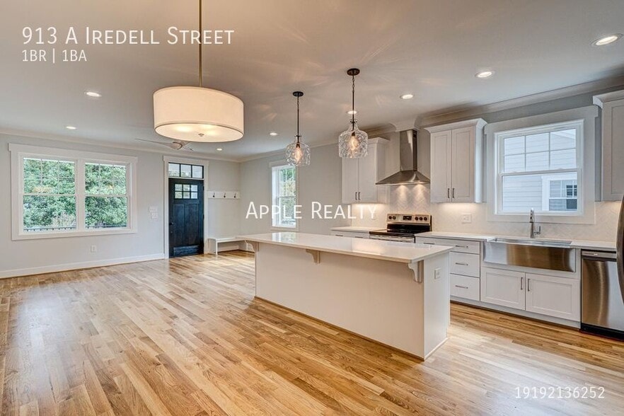 Building Photo - 913 Iredell St