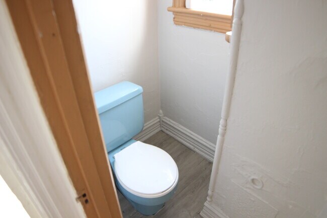 Building Photo - 1135 Oak St