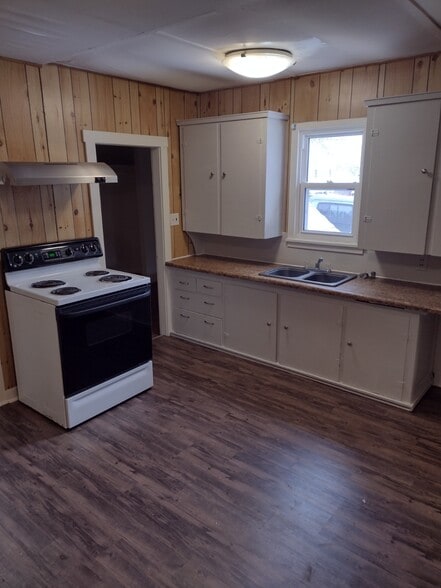 Building Photo - 821 Ravencrest Ave