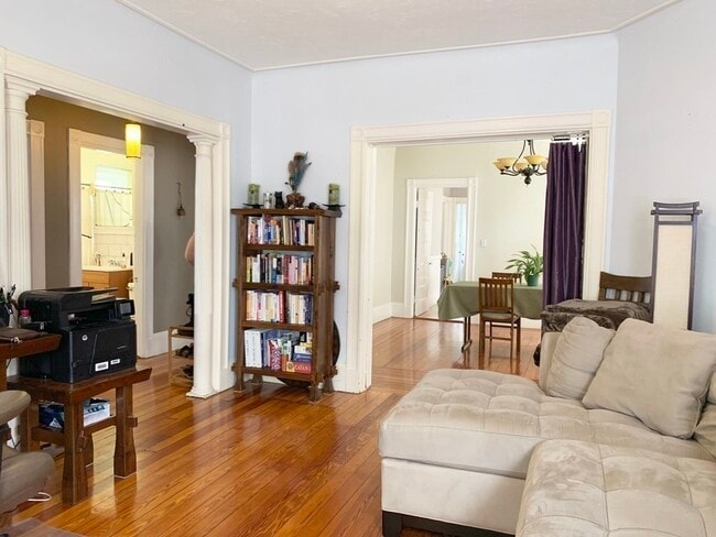 Building Photo - 27 Cambria St