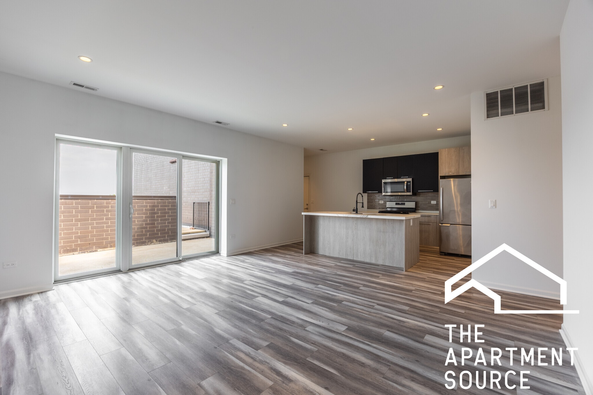 Building Photo - 2533 W Fullerton Ave