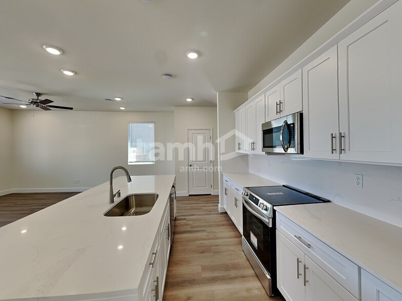 Building Photo - 8864 Dwarf Chin Ave