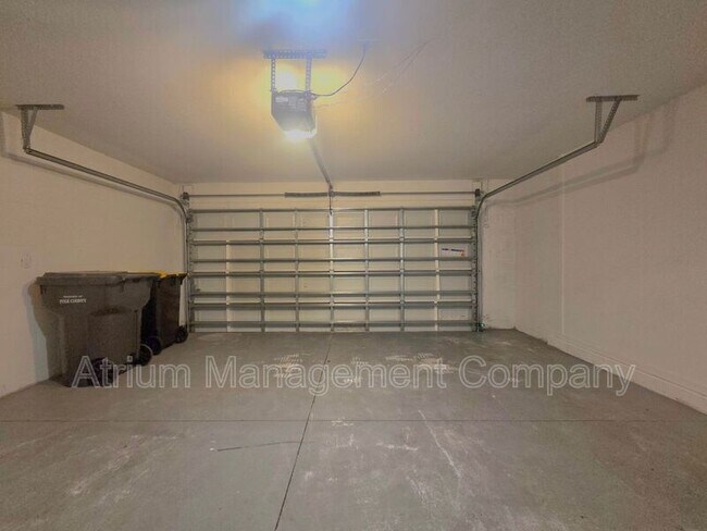 Building Photo - 327 Macarthur St