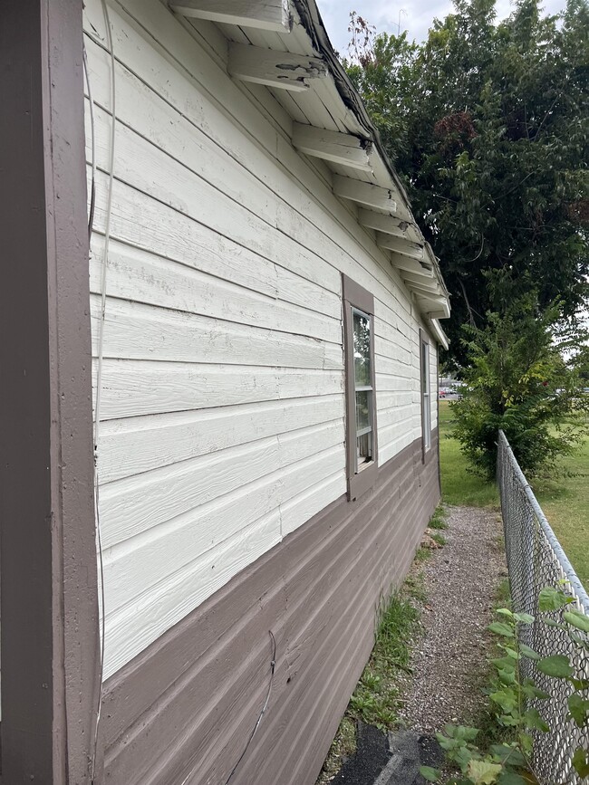 Building Photo - 4207 N Beaver Ave