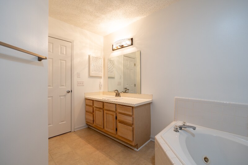 Building Photo - 2934 Mulberry Ln