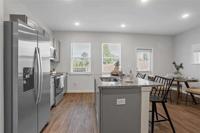 Building Photo - 10 American Ave