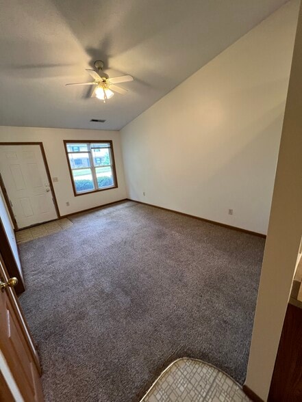 Building Photo - 1295 Chestnut Dr