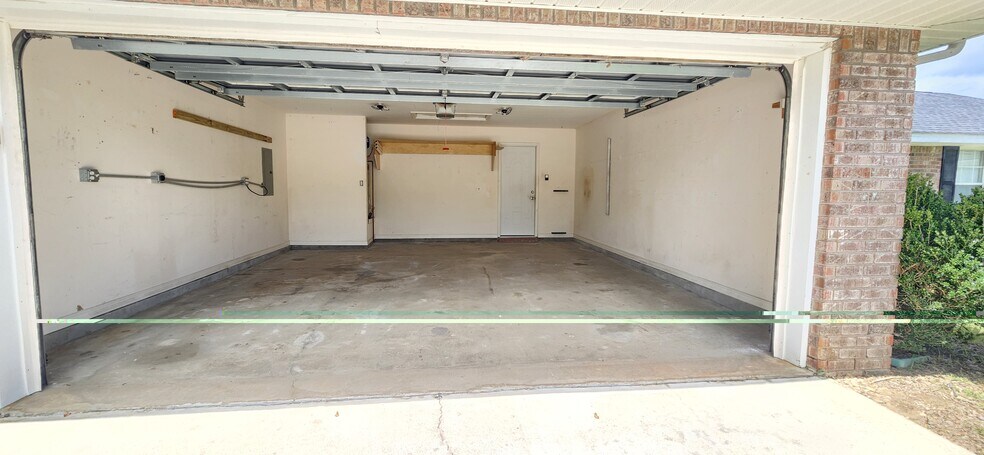 Spacious 2 car garage - 2318 Tall Oak Dr
