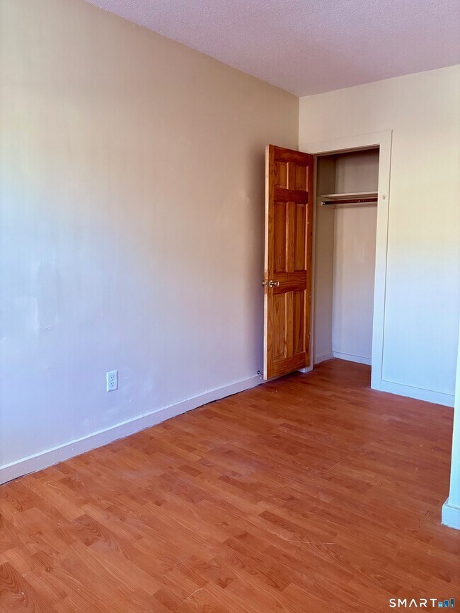 Building Photo - 2 Read St