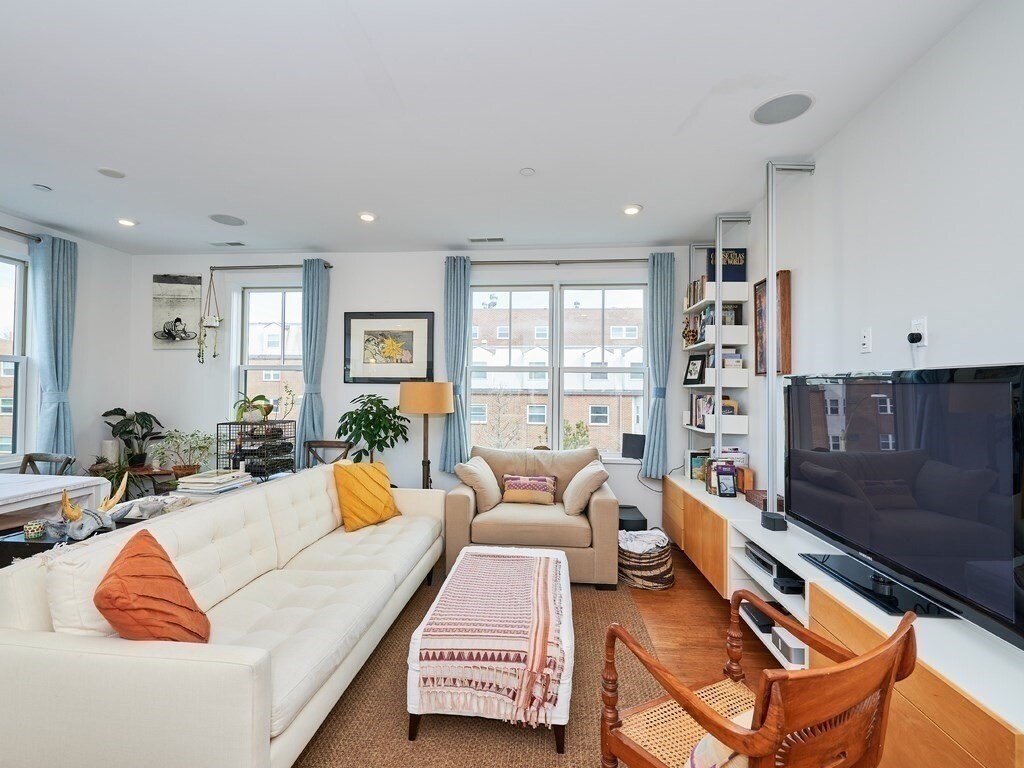 Building Photo - 290 Highland Ave