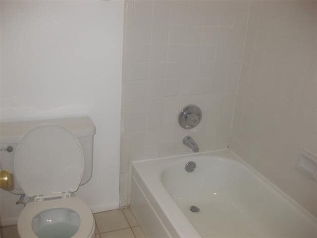 Building Photo - 2610 Lakehill Ln