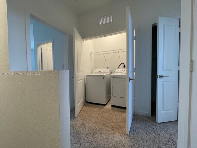 Building Photo - 441 NE 5th Terrace