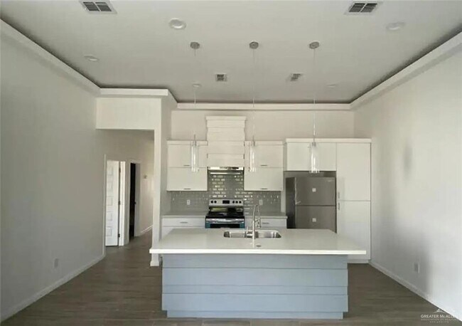 Building Photo - 13 Glasscock