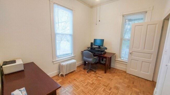 Building Photo - Charming and Sunlight 3BD, 1 BA in the Quaint DC Suburb of Mount Rainer, MD!!!