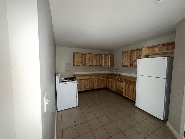 Building Photo - 300 Cedar St